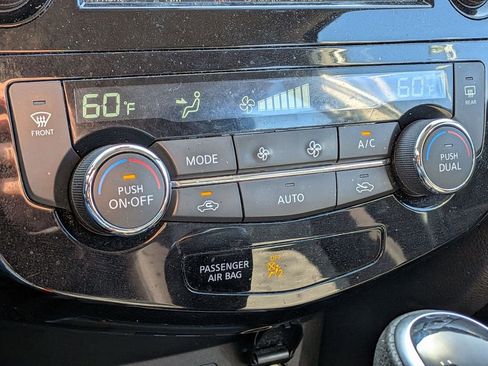 Used 2021 Nissan Rogue Sport SV image 17