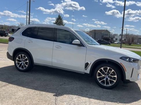 Used 2024 BMW X5 xDrive40i w/ Premium Package image 2