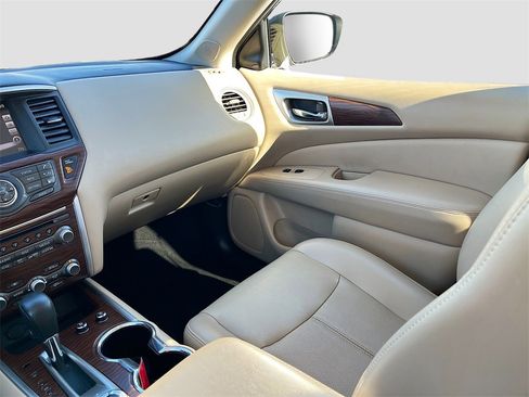 Used 2019 Nissan Pathfinder Platinum image 23