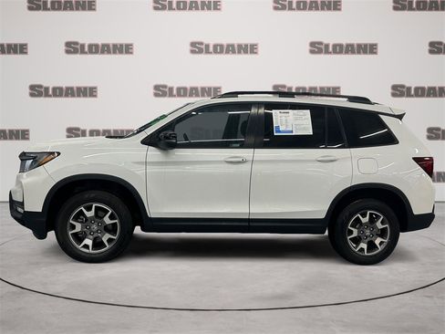 Used 2022 Honda Passport TrailSport image 2