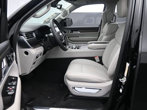 Used 2024 Jeep Grand Wagoneer L 4WD image 10