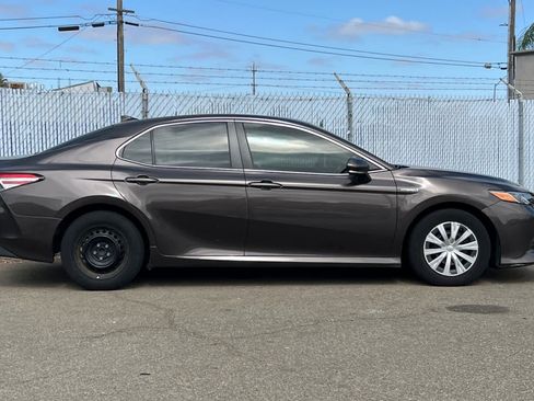 Used 2019 Toyota Camry LE w/ Audio Package FWD image 6