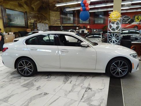 Used 2019 BMW 330i xDrive Sedan w/ Convenience Package image 4