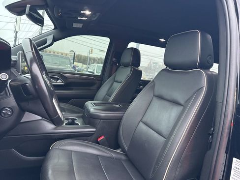Used 2022 GMC Yukon XL SLT w/ SLT Premium Package image 15