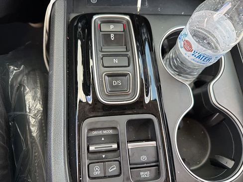 Used 2024 Honda Pilot Touring image 16