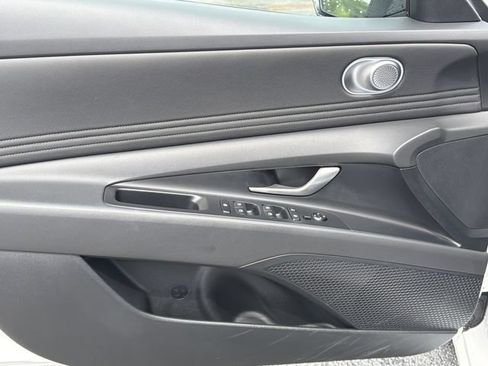 Certified 2025 Hyundai Elantra SEL FWD image 10