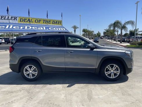 Used 2019 GMC Terrain SLE w/ Infotainment Package I FWD image 9