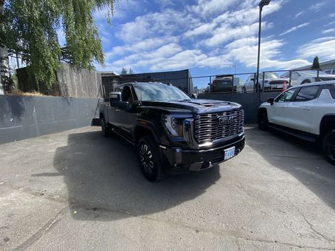 Used 2024 GMC Sierra 2500 Denali Ultimate AWD/4WD image 8