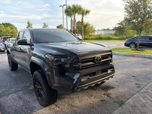 Used 2025 Toyota Tacoma SR5 AWD/4WD image 9