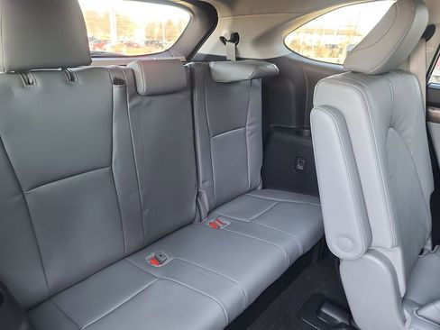 New 2026 Toyota Highlander Platinum image 18