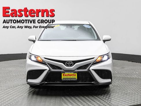 Used 2024 Toyota Camry SE image 2