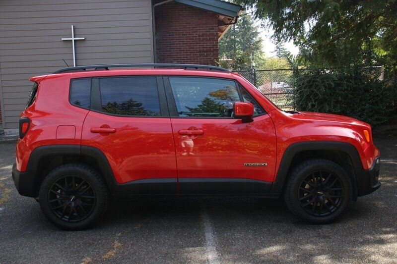 Used 2016 Jeep Renegade Latitude AWD/4WD image 11