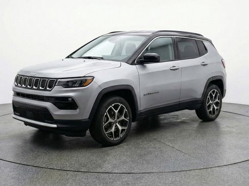 Used 2025 Jeep Compass Limited AWD/4WD image 3