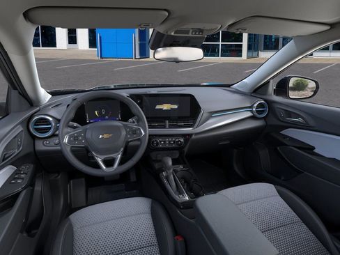 New 2025 Chevrolet Trax LT w/ Driver Confidence Package image 18