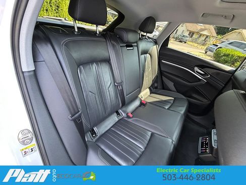 Used 2021 Audi e-tron Premium w/ Convenience Plus Package AWD/4WD image 38