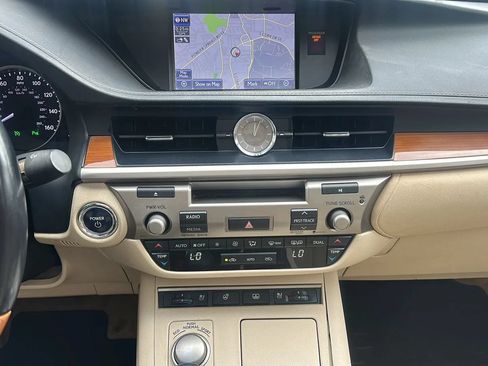 Used 2013 Lexus ES 300h w/ Luxury Pkg FWD image 19