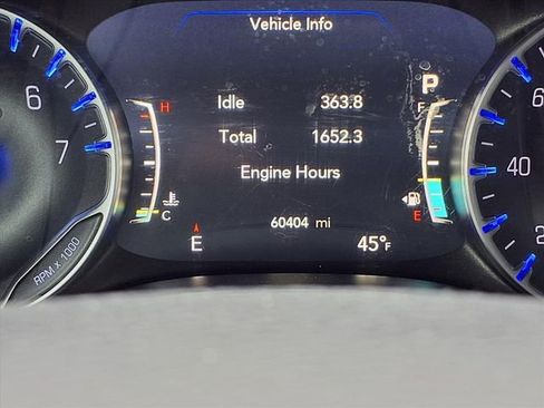 Used 2024 Chrysler Pacifica Touring-L image 18