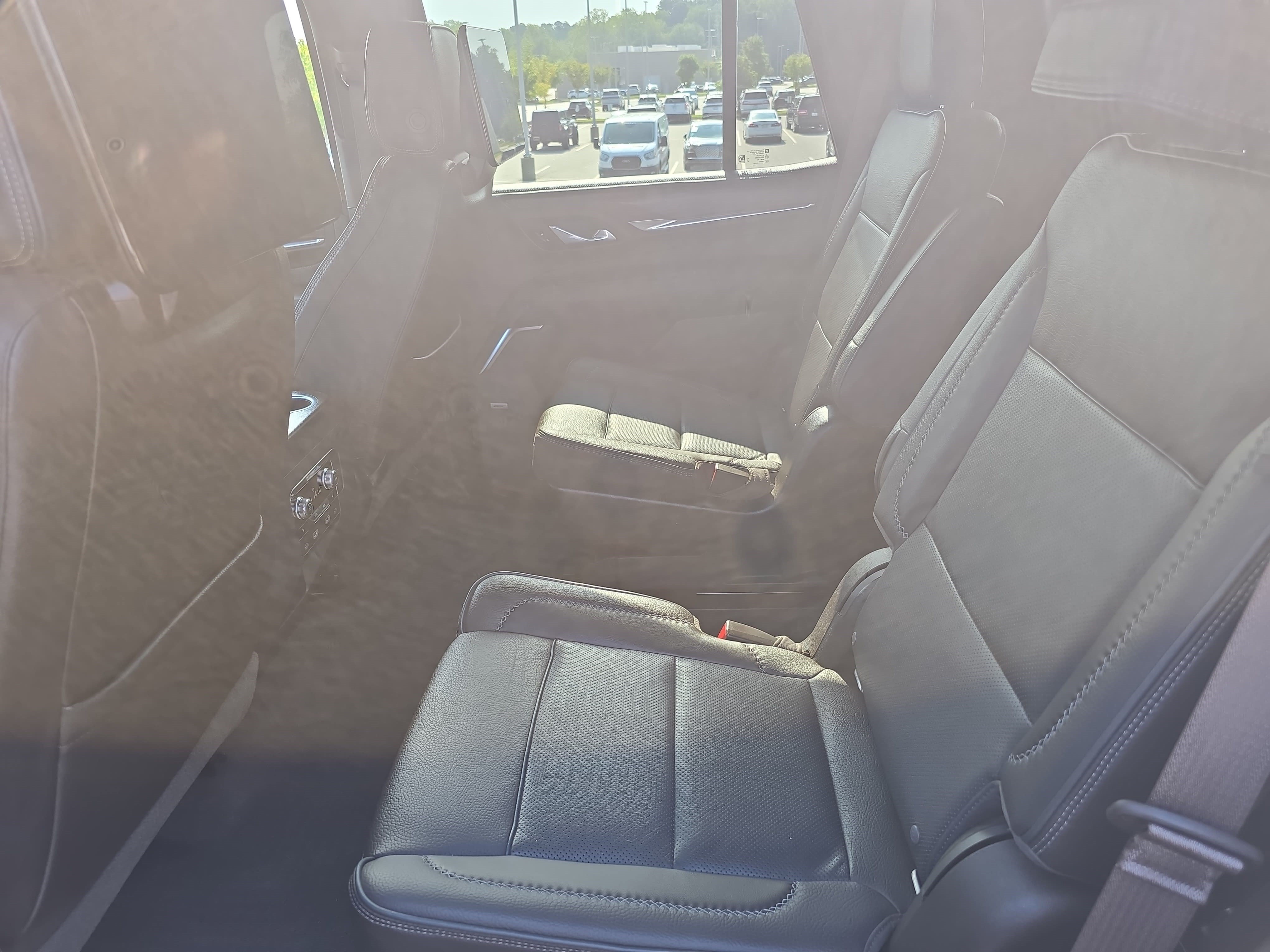 Used 2021 GMC Yukon Denali w/ Denali Premium Package RWD image 14