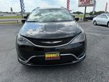 Used 2017 Chrysler Pacifica Touring-L Plus image 2