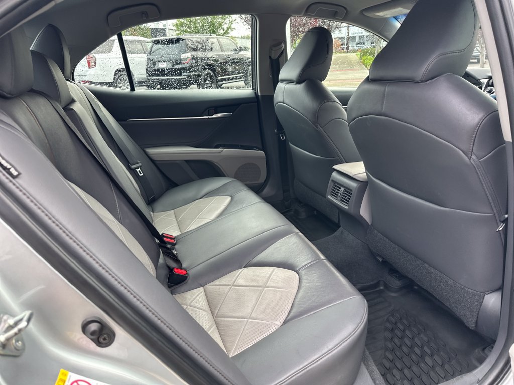 Used 2018 Toyota Camry XLE FWD image 15
