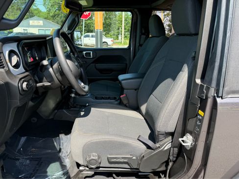 Used 2026 Jeep Wrangler Sport AWD/4WD image 14