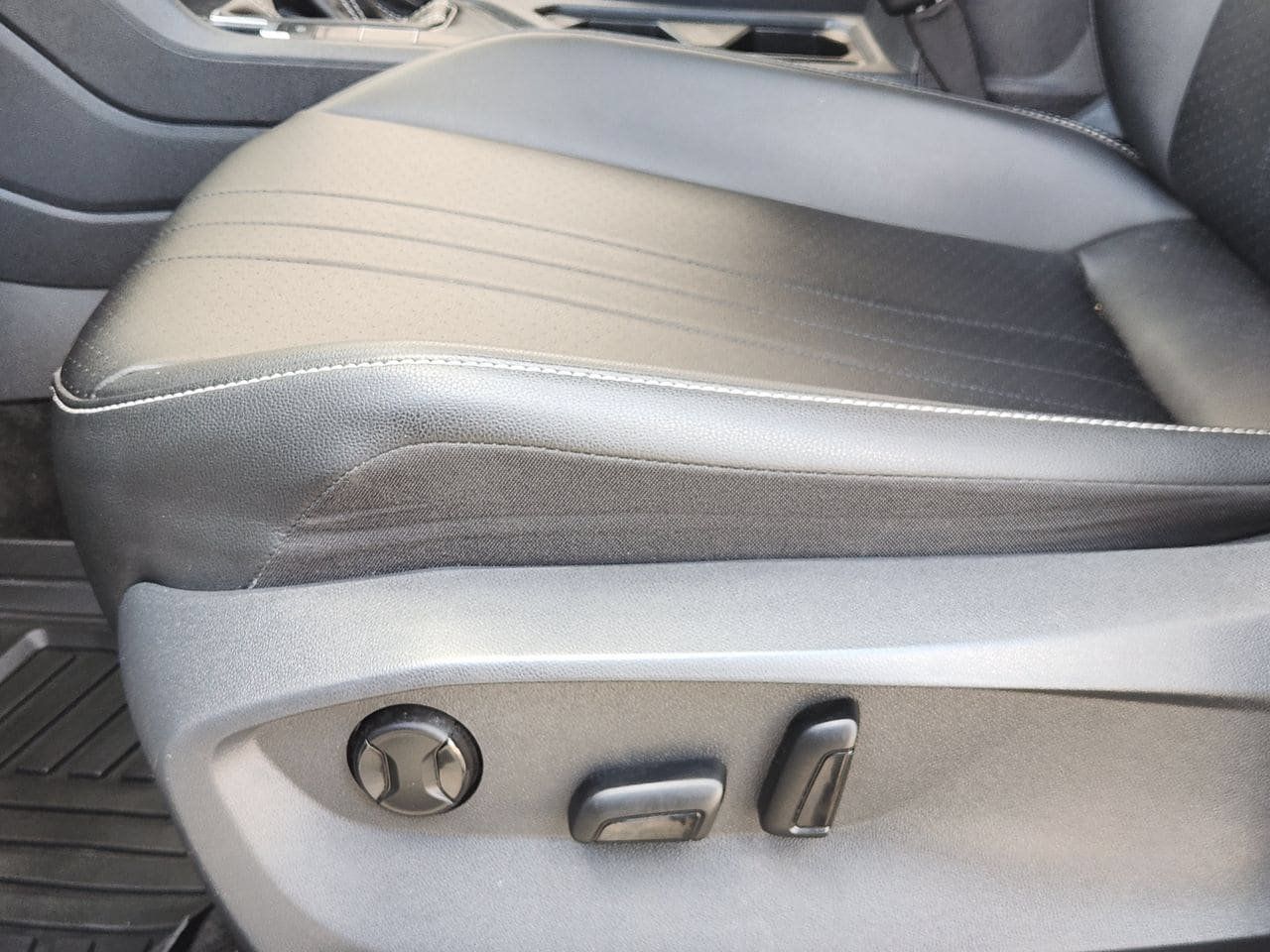 Used 2024 Volkswagen Tiguan SE FWD image 20