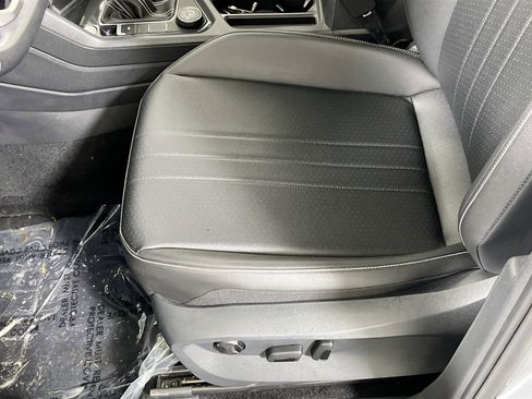 Used 2022 Volkswagen Tiguan SE AWD/4WD image 18