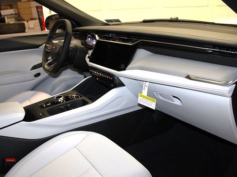 New 2026 Jeep Cherokee Limited AWD/4WD image 28