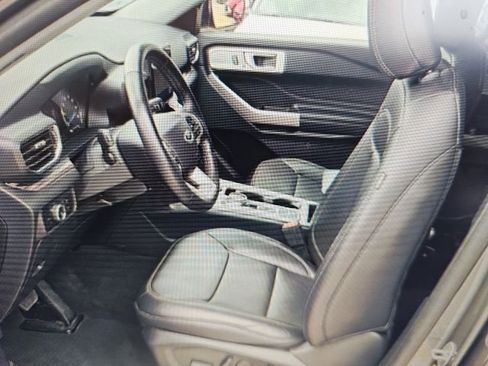 Used 2024 Ford Explorer Limited image 11