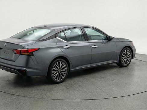 Used 2025 Nissan Altima 2.5 SV FWD image 6