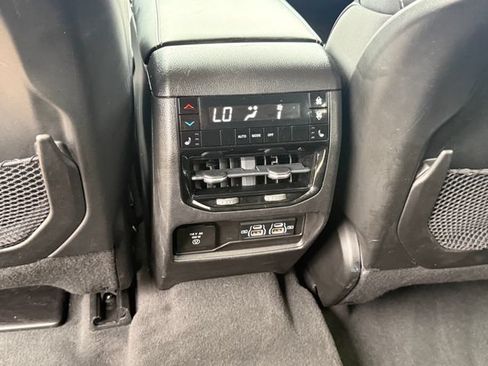 Used 2022 Jeep Grand Cherokee L Limited AWD/4WD image 24