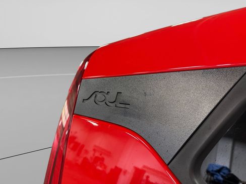 Used 2022 Kia Soul GT-Line FWD image 43