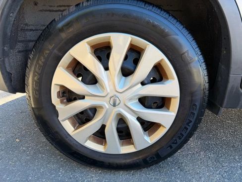 Used 2016 Nissan Rogue S image 24