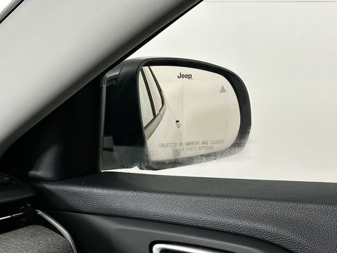 Used 2022 Jeep Compass Latitude image 23