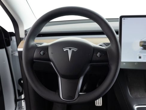 Used 2023 Tesla Model Y Long Range image 31