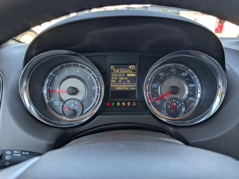 Used 2016 Chrysler Town & Country Touring image 16