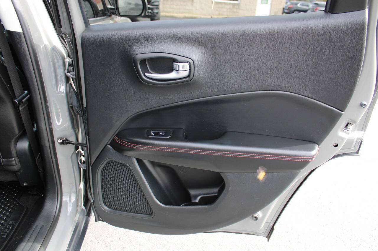 Used 2019 Jeep Compass Trailhawk w/ Leather Interior Group AWD/4WD image 40