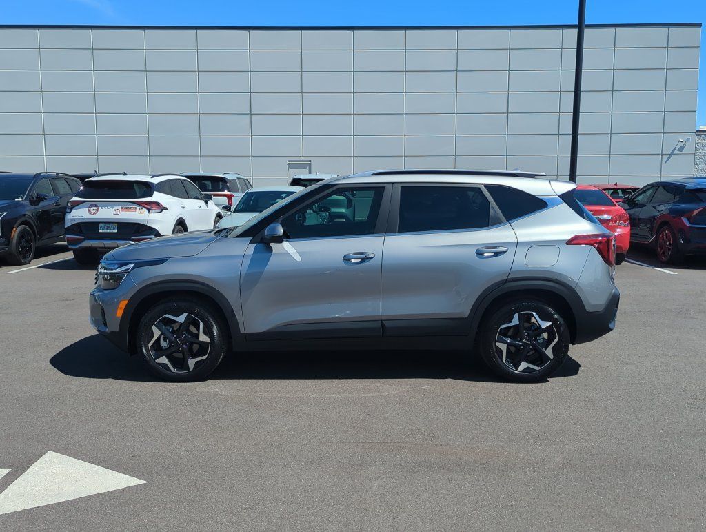Used 2026 Kia Seltos EX FWD image 4