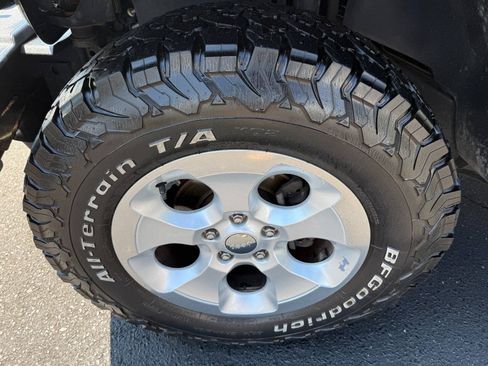 Used 2015 Jeep Wrangler Unlimited Sahara w/ Connectivity Group AWD/4WD image 9