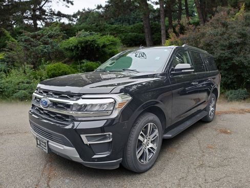 Used 2024 Ford Expedition Limited AWD/4WD image 3