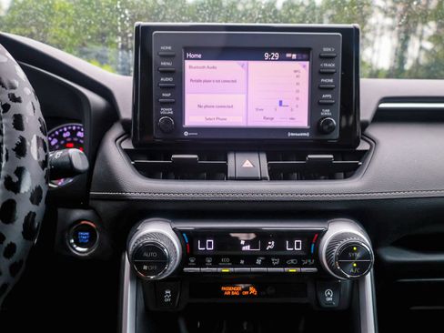 Used 2021 Toyota RAV4 XLE FWD image 13