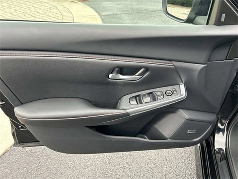 Used 2025 Nissan Sentra SR w/ SR Premium Package image 20