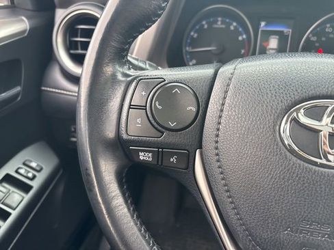 Used 2018 Toyota RAV4 XLE image 28