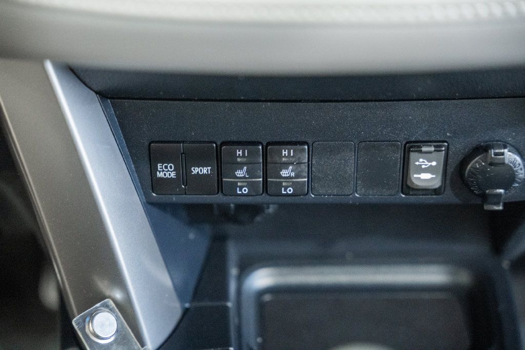 Used 2018 Toyota RAV4 Limited AWD/4WD image 22