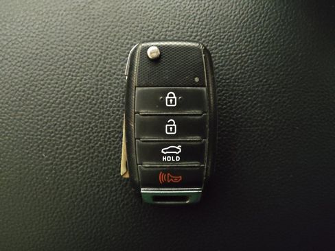 Used 2016 Kia Optima LX image 32