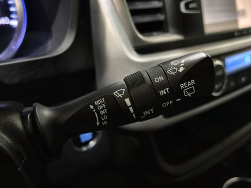 Used 2019 Toyota Highlander XLE AWD/4WD image 22