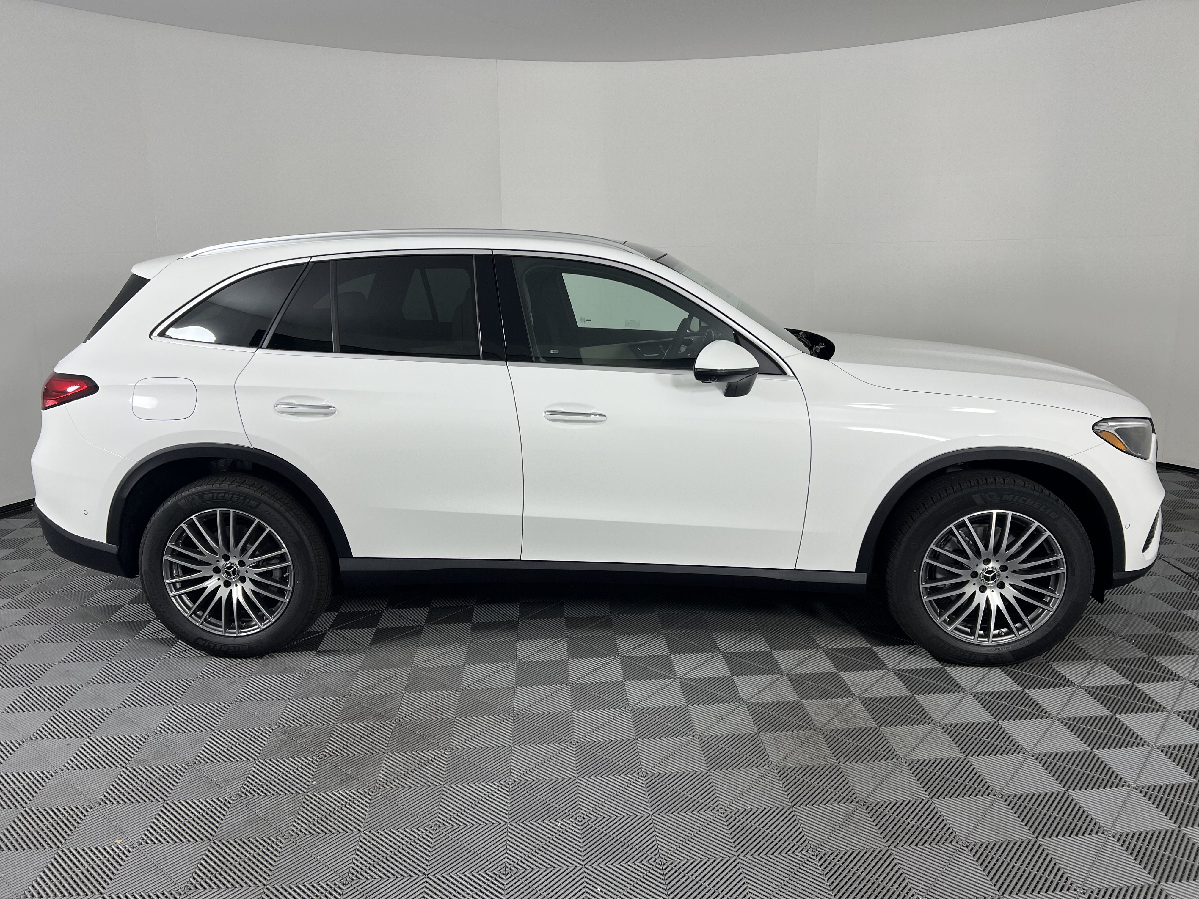 New 2027 Mercedes-Benz GLC 300 4MATIC image 14