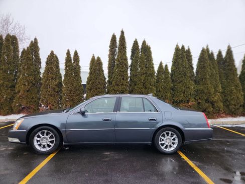 Used 2011 Cadillac DTS Luxury image 11