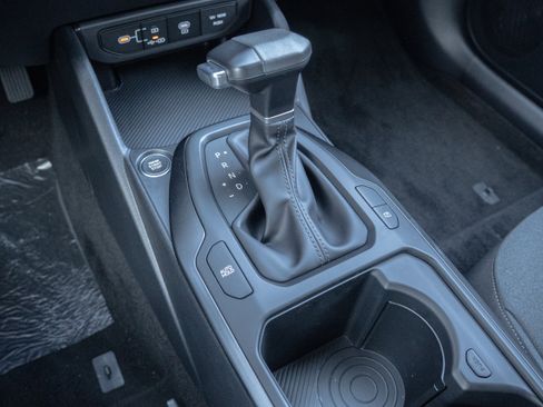 New 2025 Kia K4 LXS FWD image 17