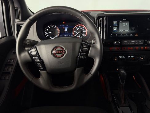 Used 2025 Nissan Frontier PRO-4X image 13